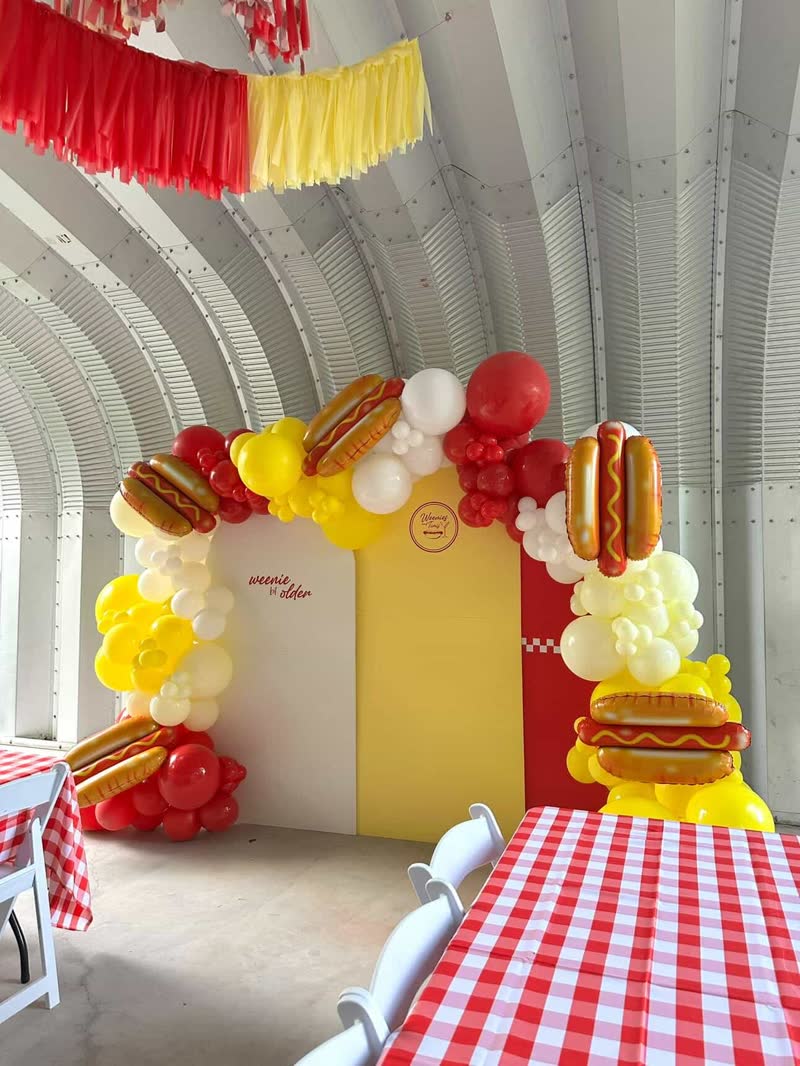 Backdrops balloon decor by Inflatable Decorations, Winnipeg