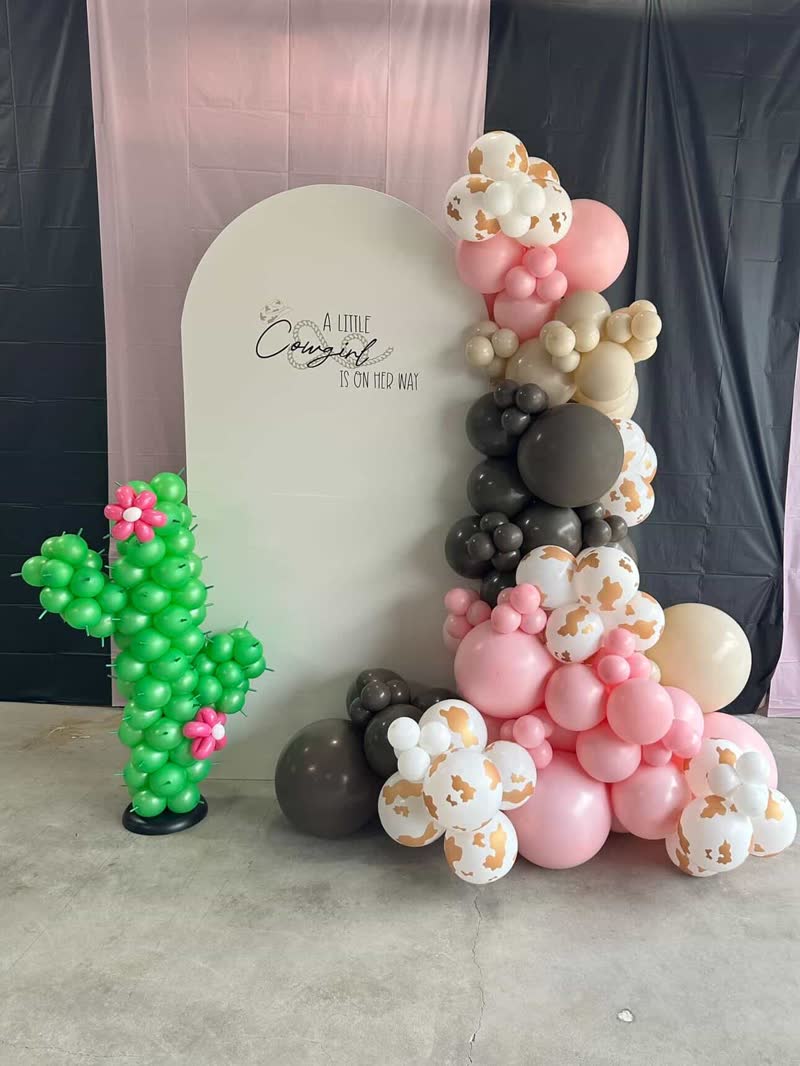 Backdrops balloon decor by Inflatable Decorations, Winnipeg