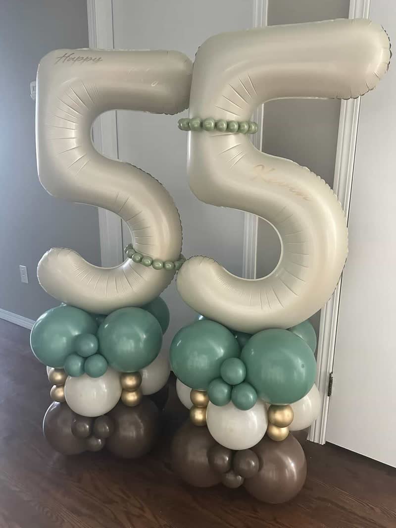Bouquets balloon decor by Inflatable Decorations, Winnipeg
